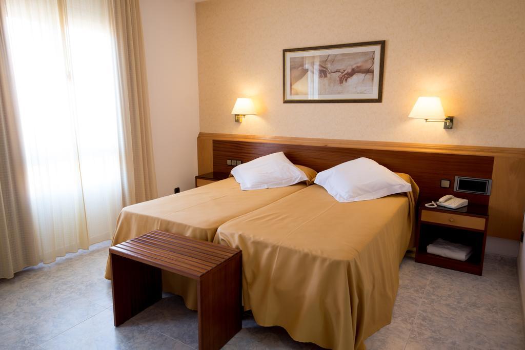 Hotel Placa Сан Фелиу де Гиксолс Екстериор снимка
