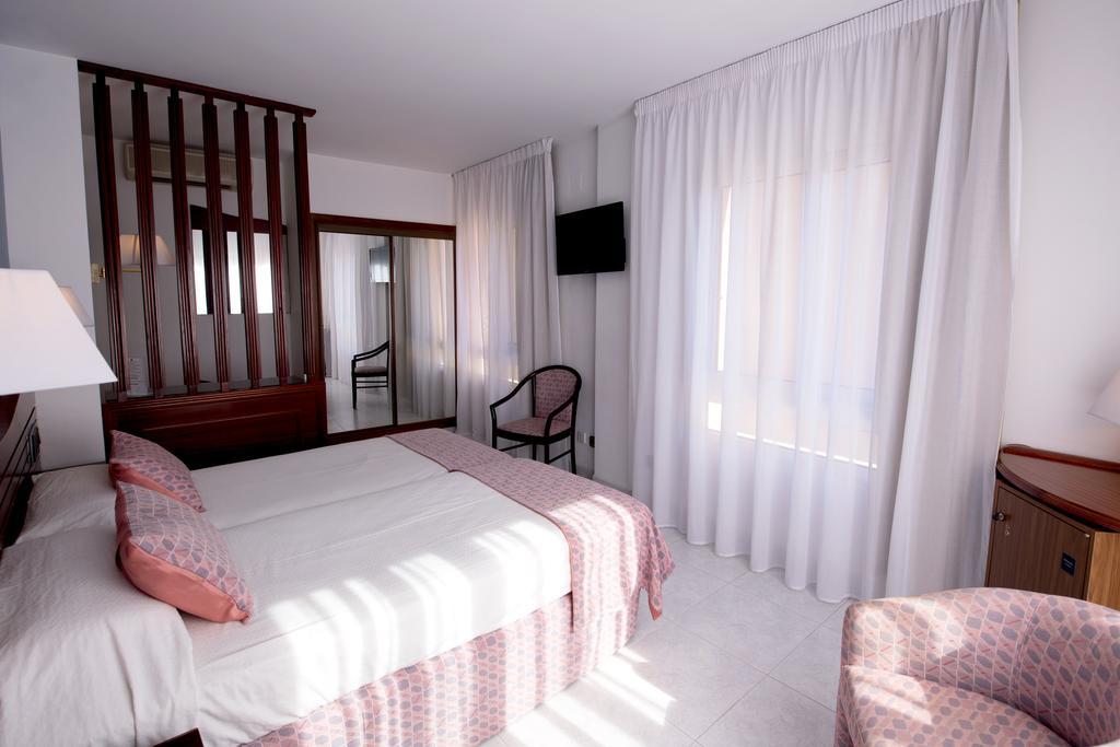 Hotel Placa Сан Фелиу де Гиксолс Екстериор снимка